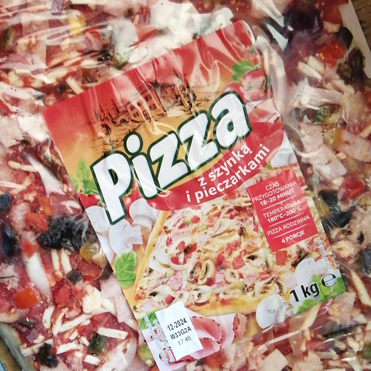 Zdjęcia - Pizza z szynką i pieczarkami kwadratowa