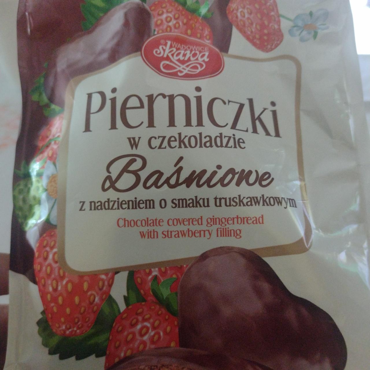 Zdjęcia - Wadowice Skawa Pierniczki w czekoladzie baśniowe z nadzieniem o smaku truskawkowym 150 g