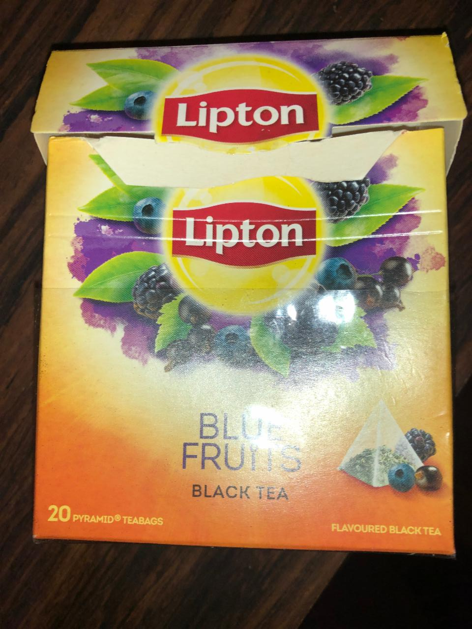 Zdjęcia - Lipton Herbata czarna o smaku owoców jagodowych 36 g (20 torebek)