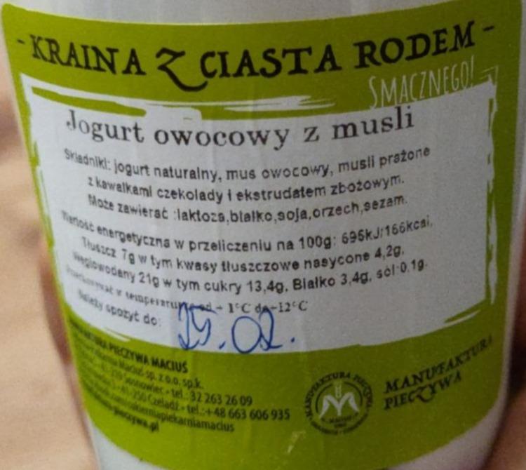 Zdjęcia - Jogurt owocowy z musli Manufaktura Pieczywa