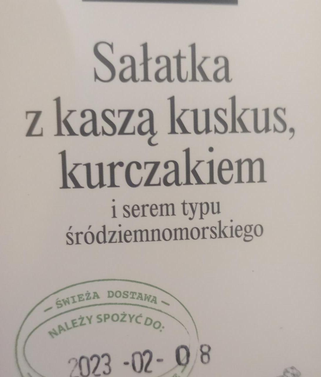 Zdjęcia - sałatka z kaszą kuskus, kurczakiem i serem typu śródziemnomorskiego