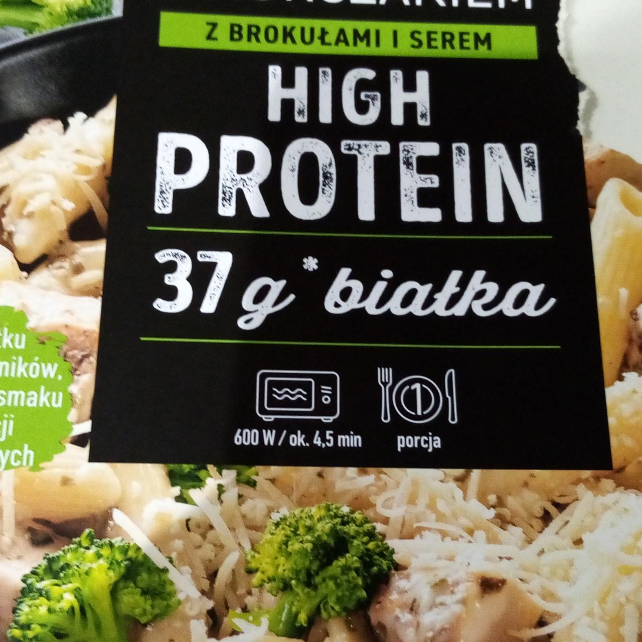 Zdjęcia - Penne z kurczakiem z brokułam i i serem Chef Select