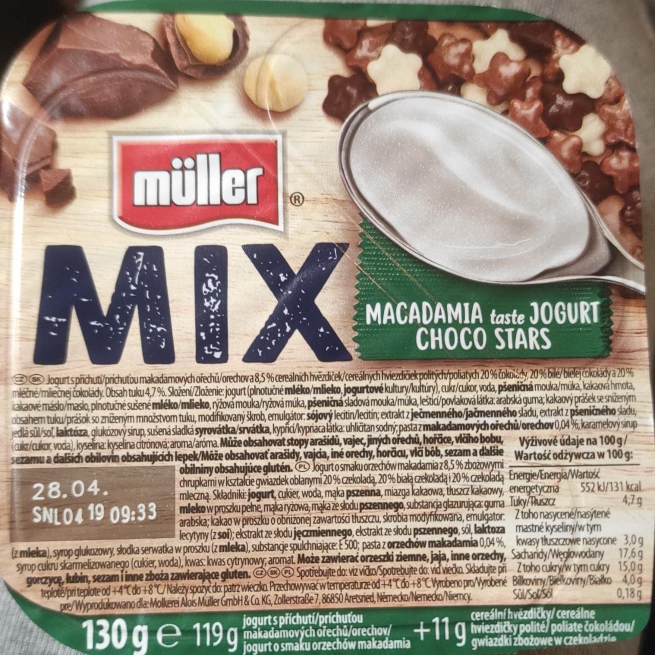 Zdjęcia - Mix Jogurt o smaku orzechów makadamia z gwiazdkami zbożowymi w czekoladzie Müller