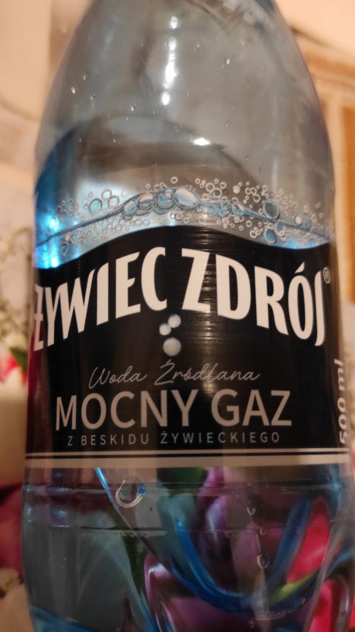 Zdjęcia - Woda źródlana mocny gaz Żywiec Zdrój