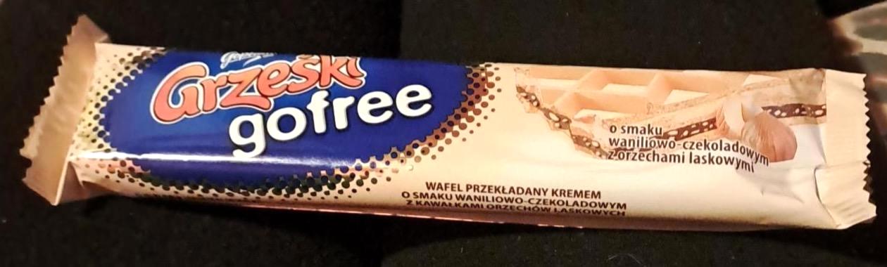 Zdjęcia - Grześki gofree Wafel przekładany kremem o smaku waniliowo-czekoladowym z orzechami laskowymi 33 g