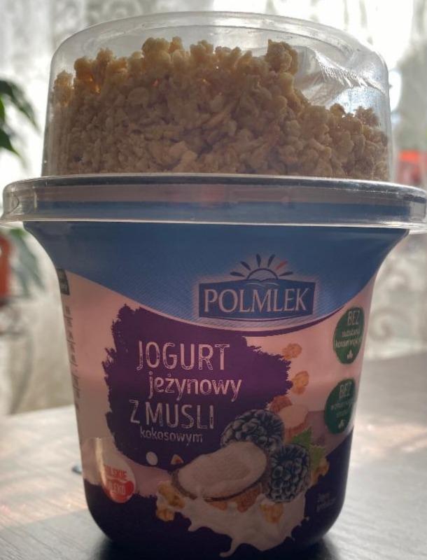 Zdjęcia - Polmlek Jogurt jeżynowy z musli kokosowym 210 g