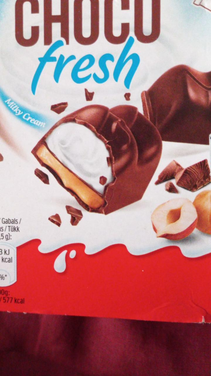 Zdjęcia - Kinder Chocofresh mleczna czekolada z mlecznym i orzechowym nadzieniem