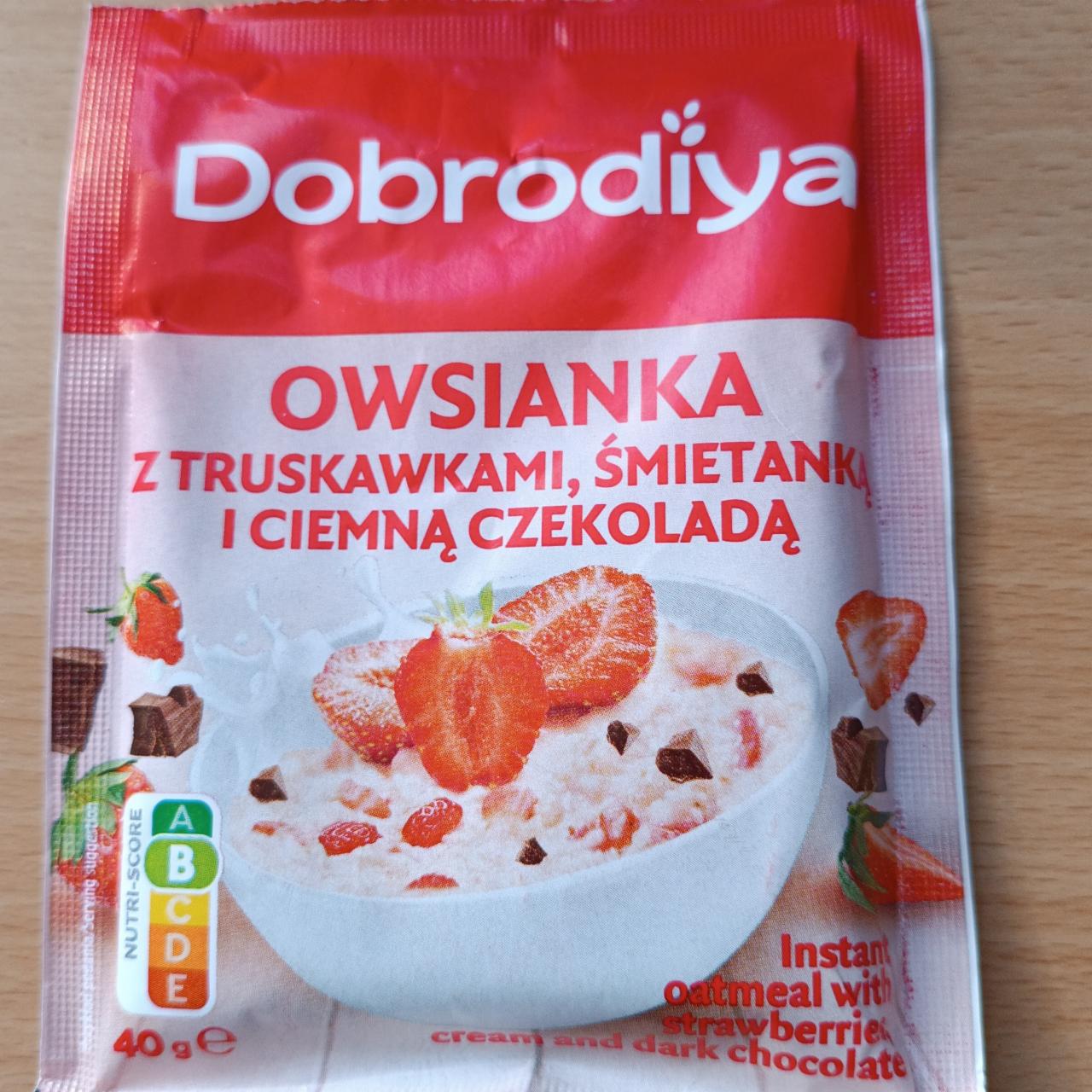 Zdjęcia - Owsianka z truskawkami, śmietanką i ciemną czekoladą Dobrodiya