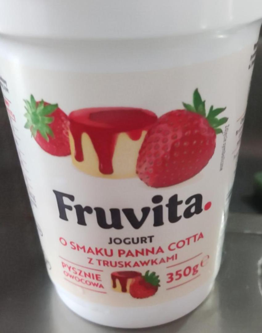 Zdjęcia - Jogurt o smaku Panna Cotta z truskawkami FruVita