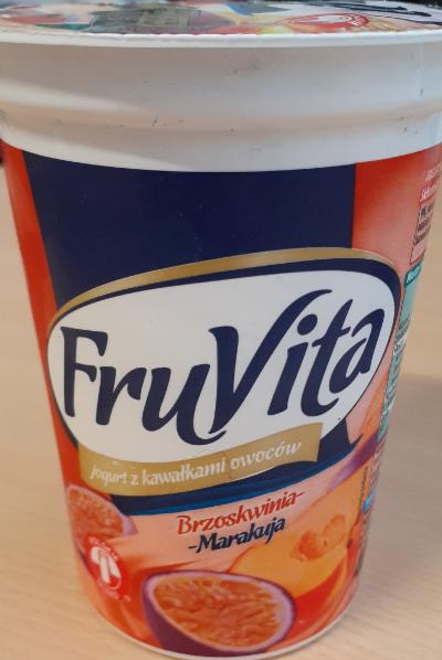 Zdjęcia - Jogurt z kawałkami owoców Brzoskwinia-Marakuja FruVita