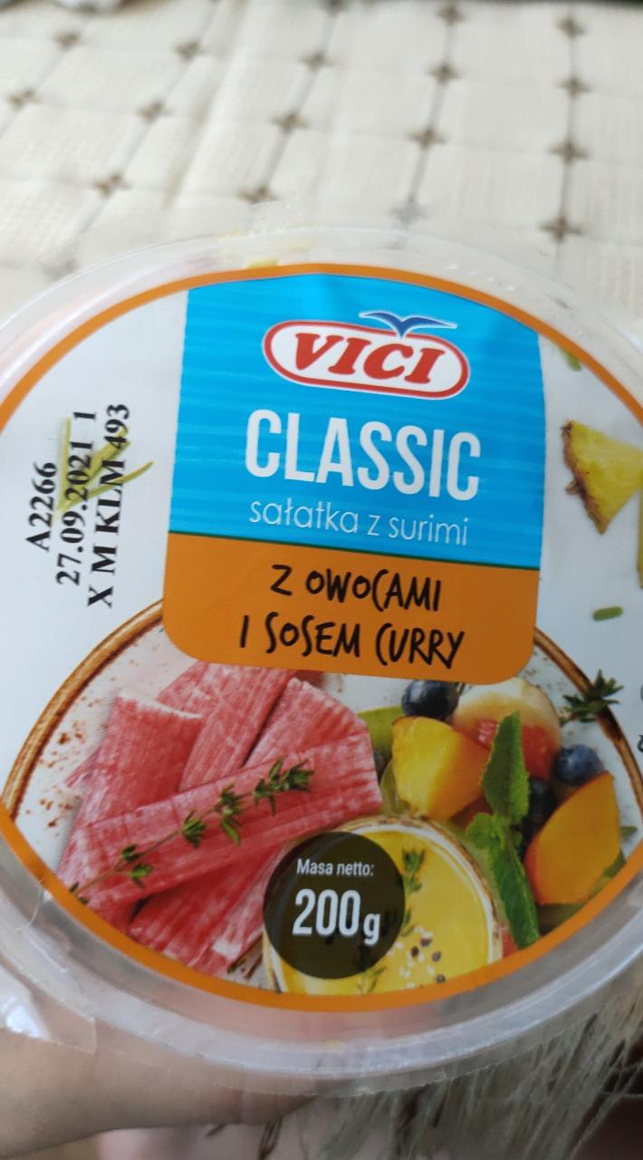 Zdjęcia - Classic sałatka surimi z owocami i sosem curry Vici