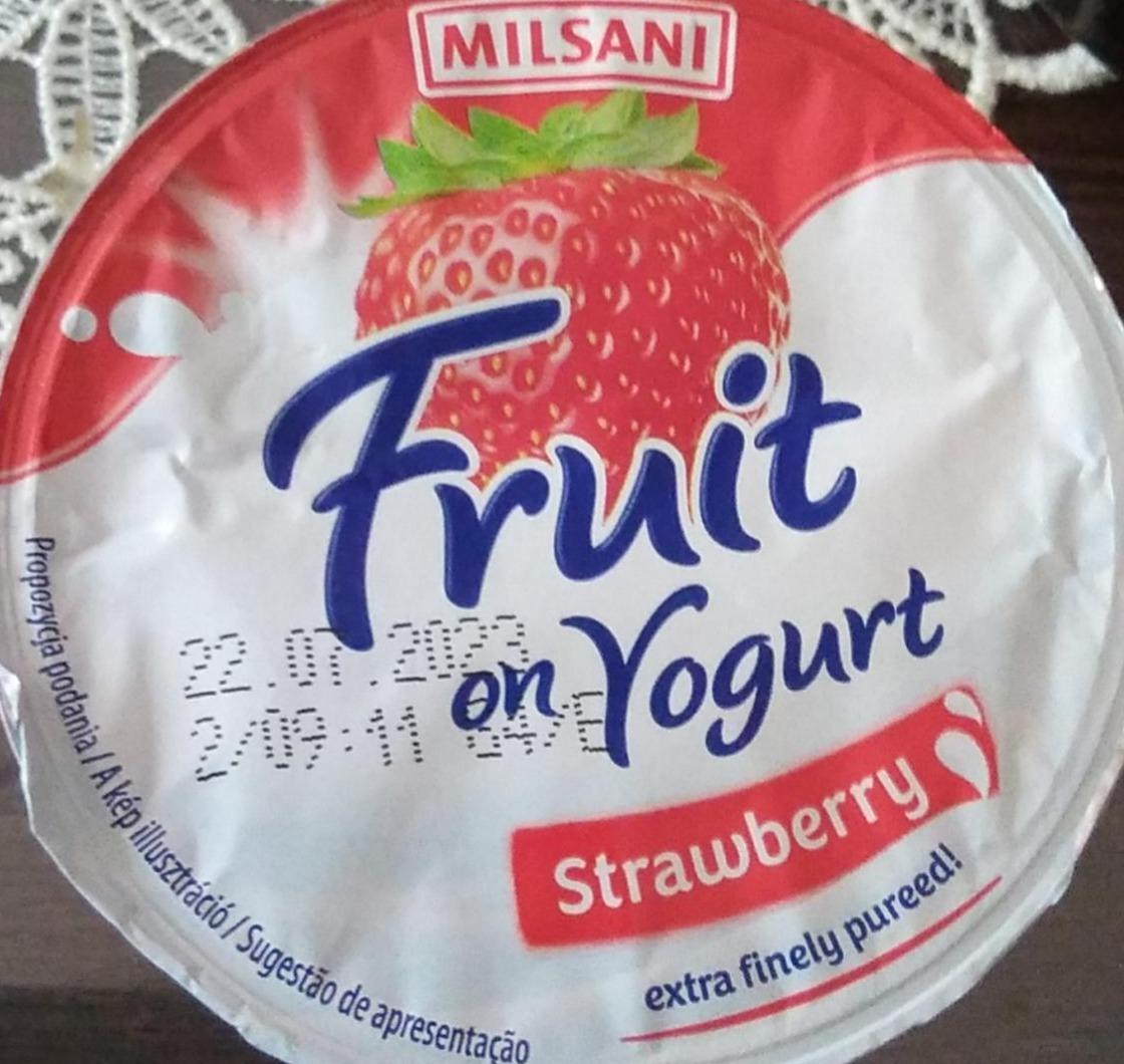 Zdjęcia - Fruit on yogurt strawberry Milsani