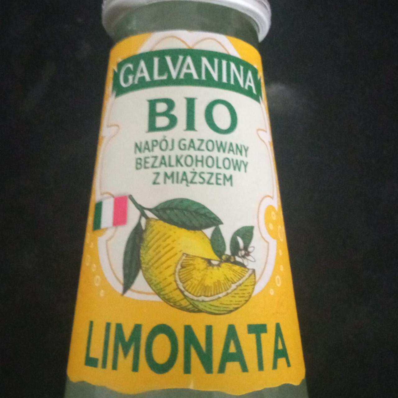 Zdjęcia - Bio napój gazowany bezalkoholowy z miąższem Limonata Galvanina