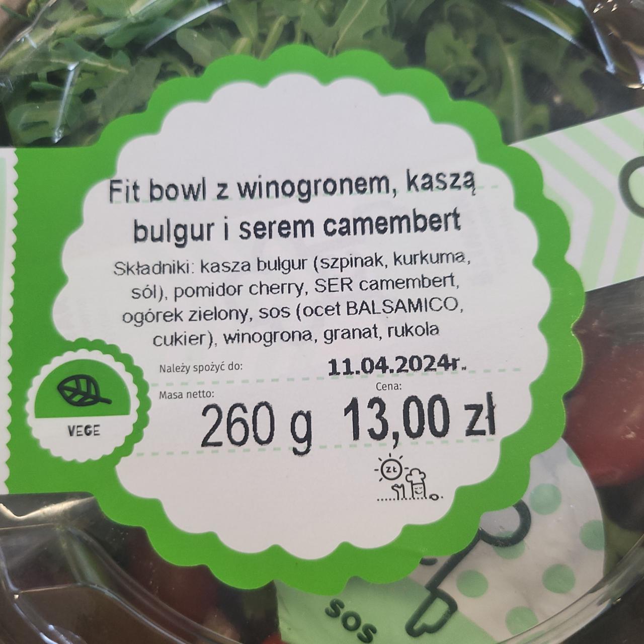 Zdjęcia - Fit bowl z winogronem kaszą bulgur i serem camembert Ślimak