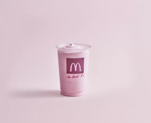 Zdjęcia - Shake o smaku truskawkowym McDonald's
