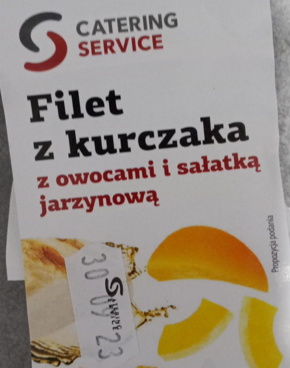 Zdjęcia - Filet z kurczaka z owocami i sałatką jarzynową catering service