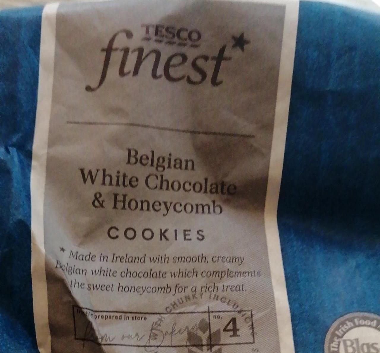 Zdjęcia - Belgian White chocolate & honeycomb Cookies Tesco finest