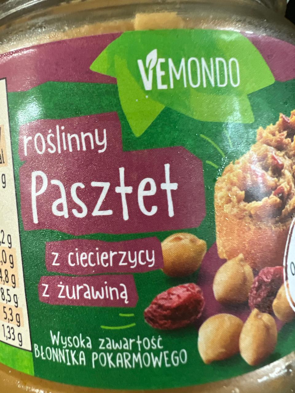 Zdjęcia - roślinny pasztet z ciecierzycy z żurawiną Vemondo