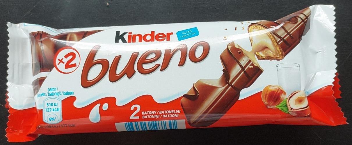 Zdjęcia - Kinder Bueno Wafel w mlecznej czekoladzie wypełniony mleczno-orzechowym nadzieniem