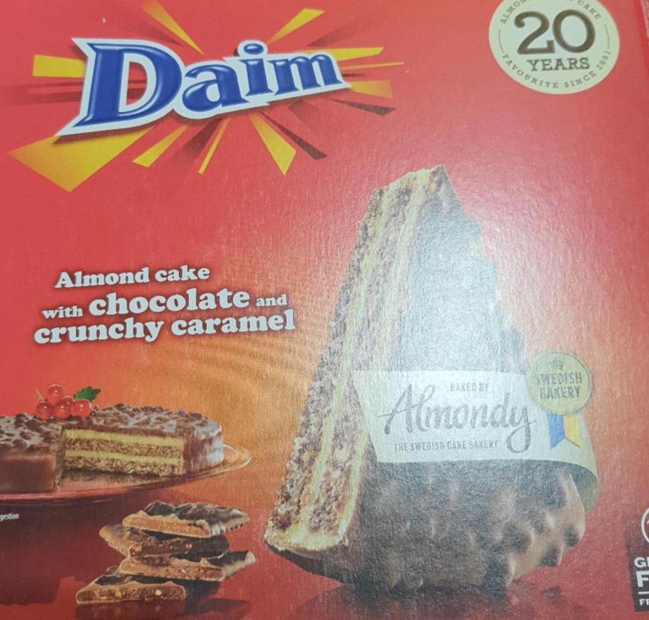Zdjęcia - almond cake with chocolate daim