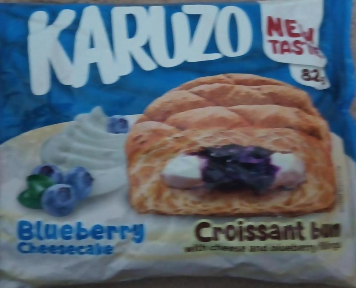 Zdjęcia - Croissant bun with cheese and blueberry fillings Karuzo