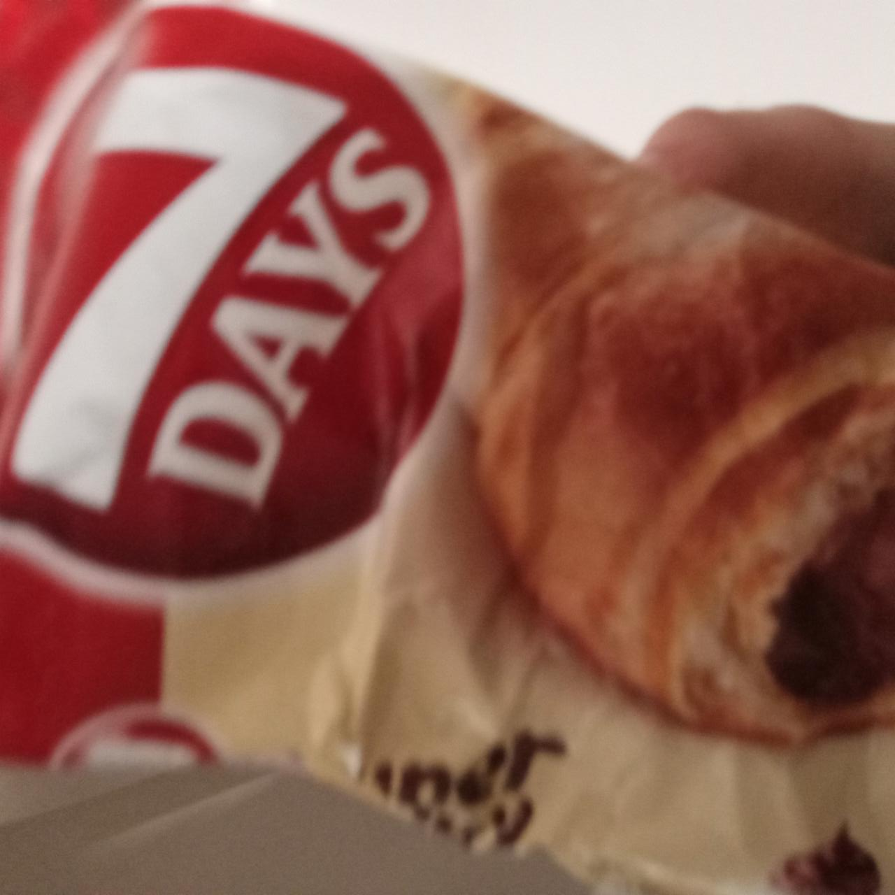 Zdjęcia - Rogalik z nadzieniem kakaowym 7days