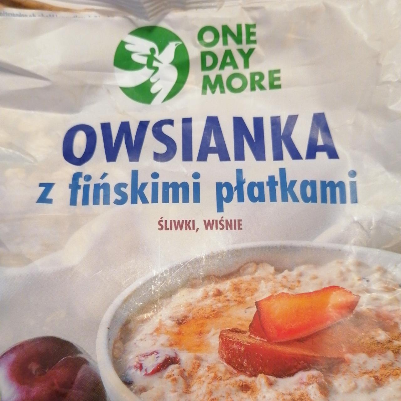 Zdjęcia - Owsianka z fińskimi płatkami owsianymi z suszonymi śliwkami i liofilizowanymi wiśniami OneDayMore