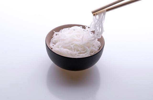 Zdjęcia - makaron ryżowy gotowany