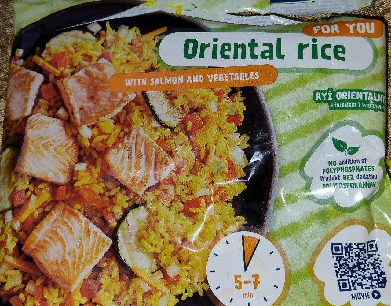 Zdjęcia - Oriental rice with salmon vegetables Family Fish