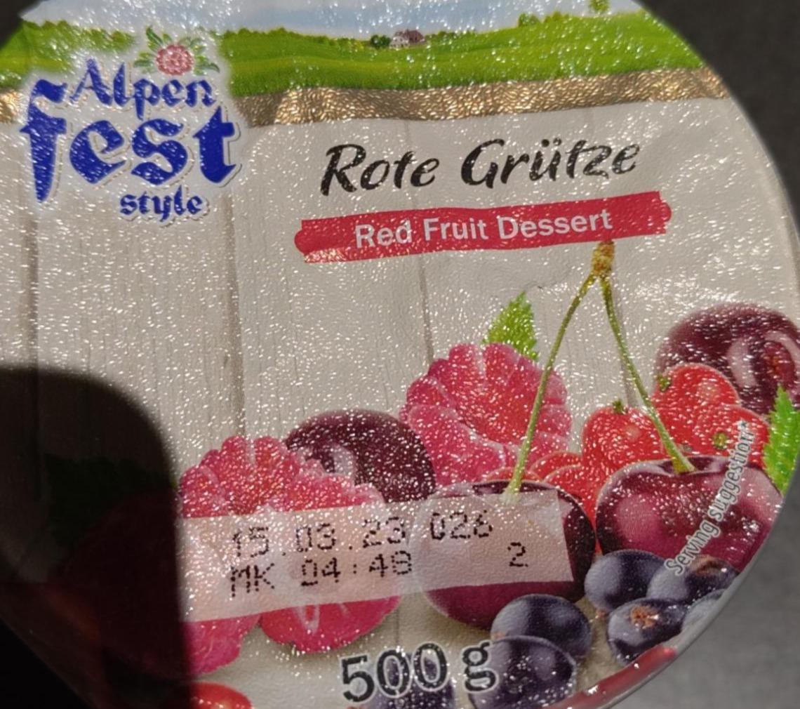Zdjęcia - Deser z czerwonymi owocami Rote Grutze Alpen fest style