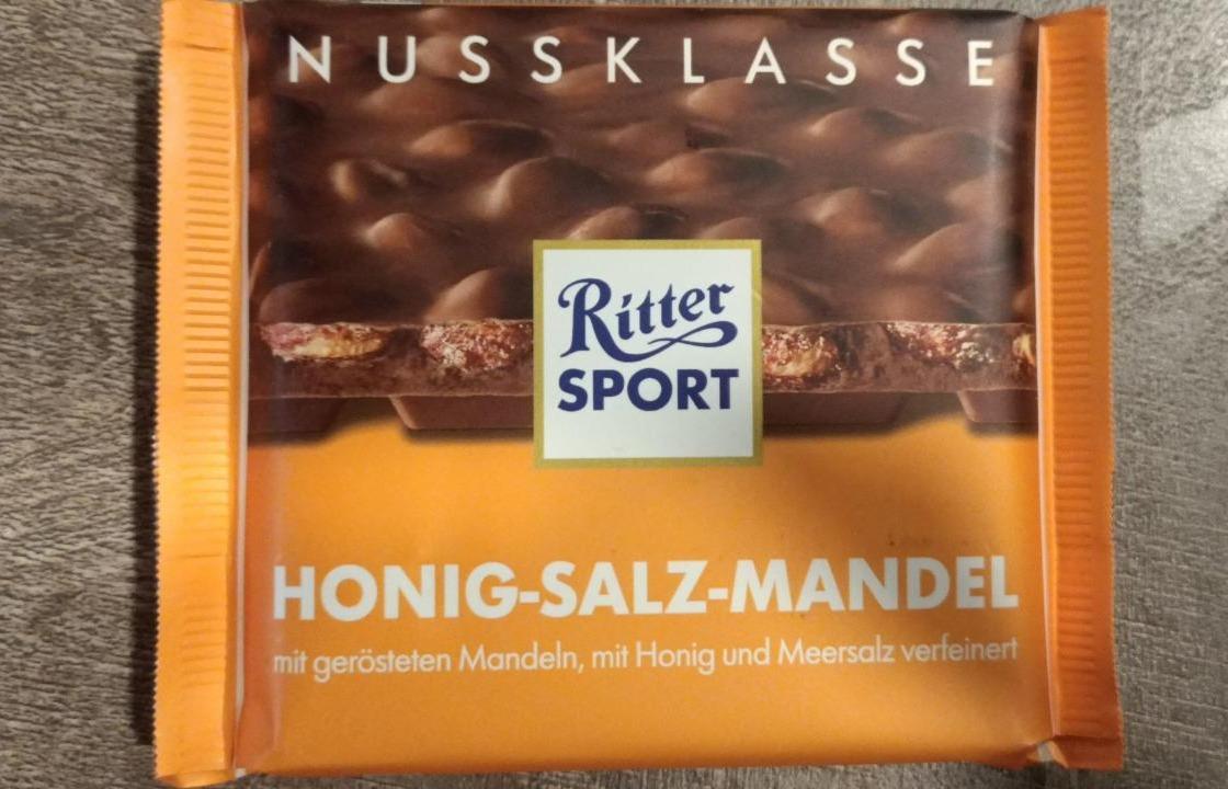 Zdjęcia - Ritter Sport Czekolada mleczna z prażonymi solonymi migdałami w polewie o smaku miodowym 100 g