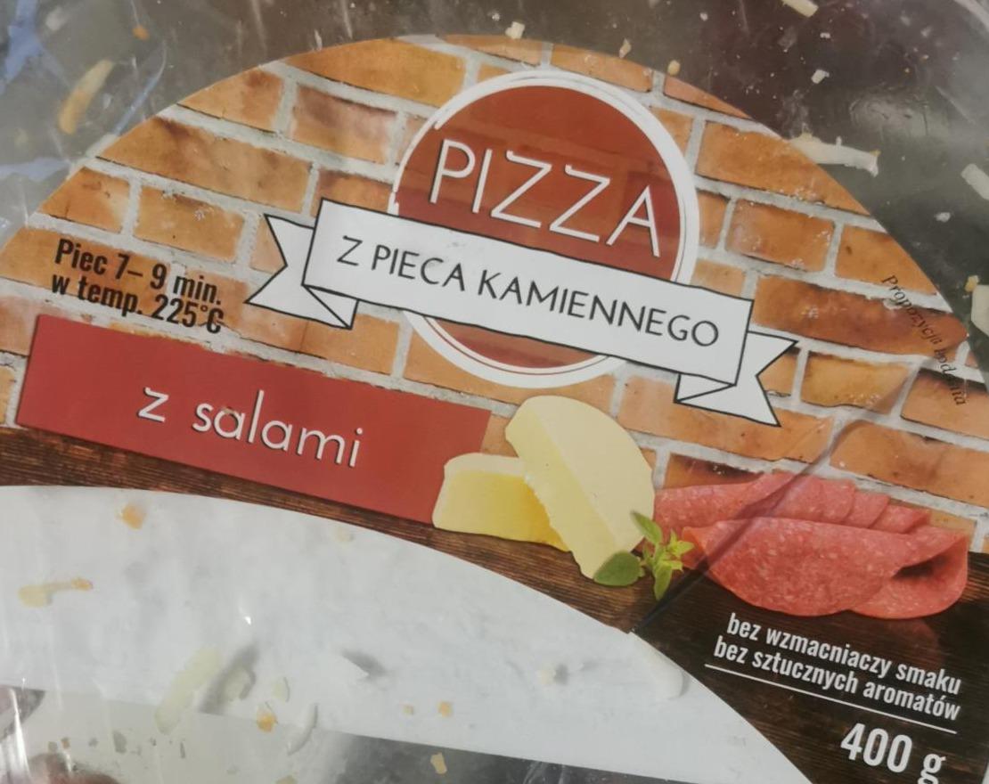 Zdjęcia - Pizza z salami Pizza z pieca kamiennego