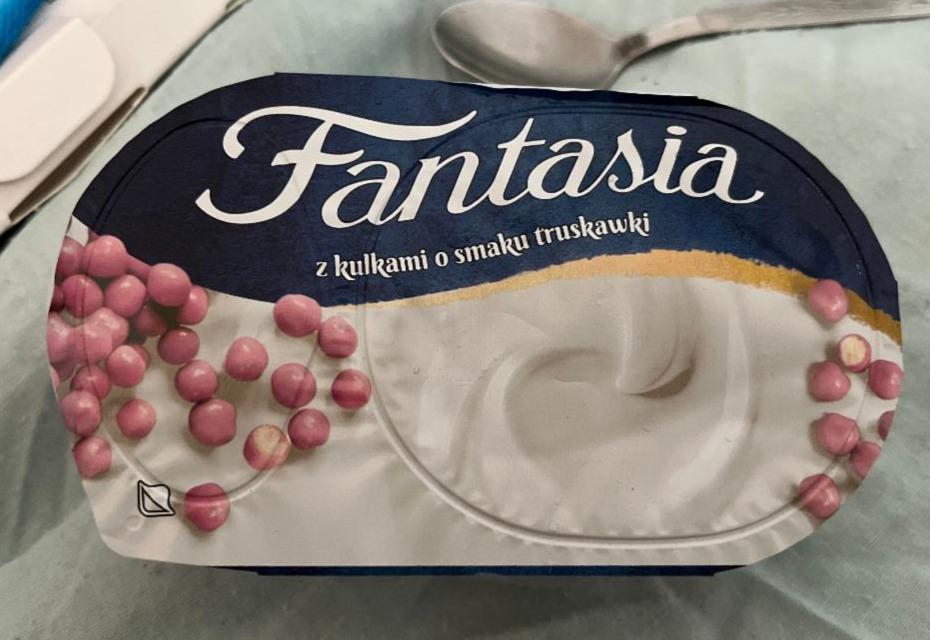 Zdjęcia - Fantasia Jogurt kremowy z kulkami o smaku truskawki 100 g