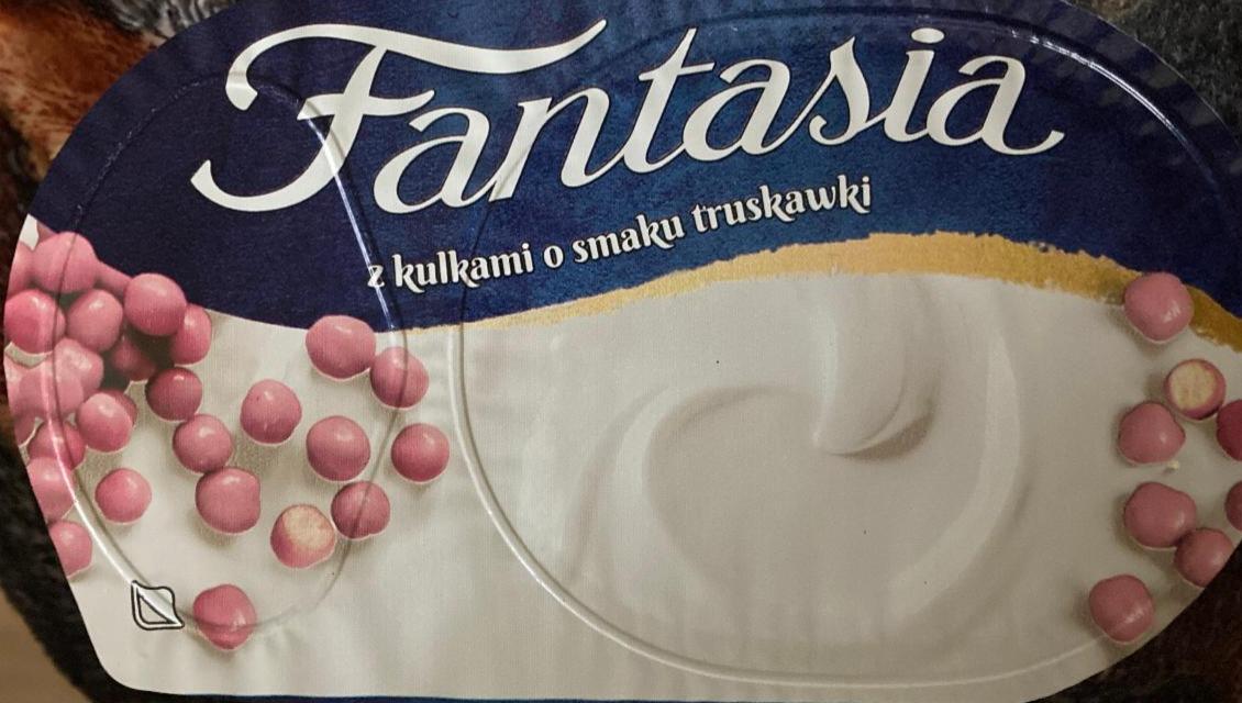 Zdjęcia - Fantasia Jogurt kremowy z kulkami o smaku truskawki 100 g