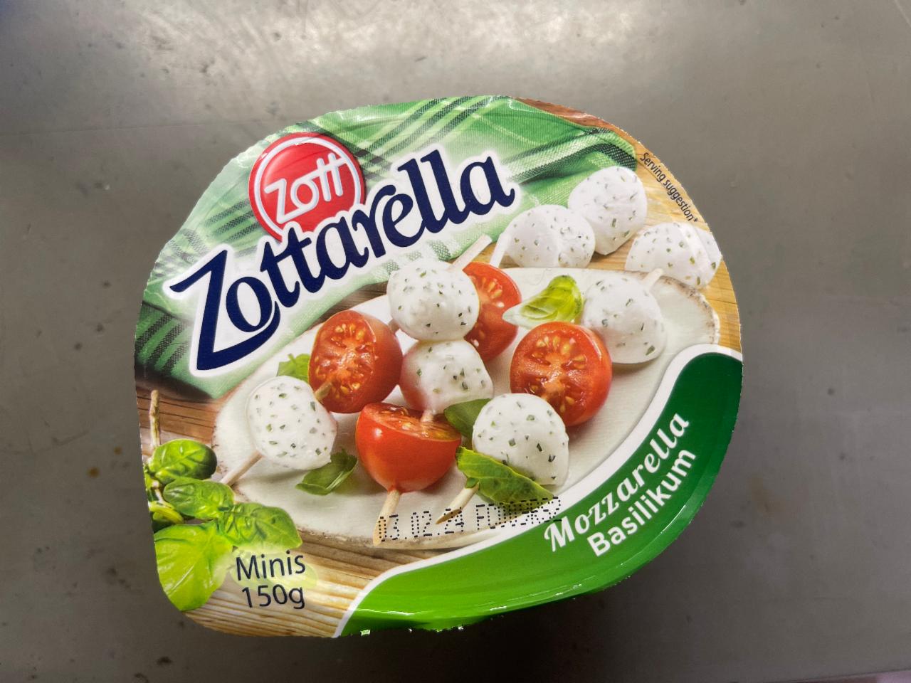 Zdjęcia - Zott Zottarella Ser mozzarella z bazylią 125 g