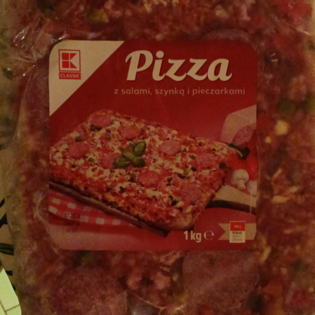 Zdjęcia - Pizza z salami szynką i pieczarkami K-Classic