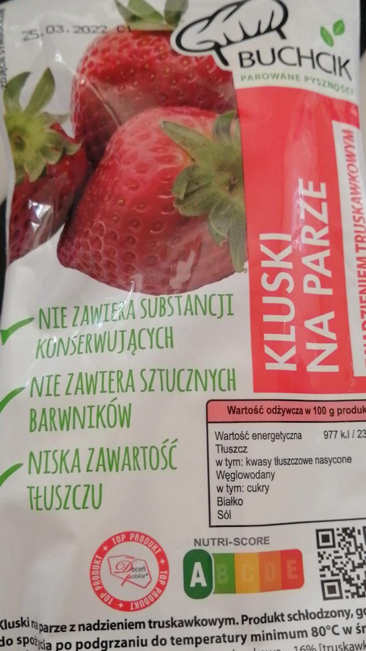 Zdjęcia - Kluski na parze z nadzieniem truskawkowym Buchcik