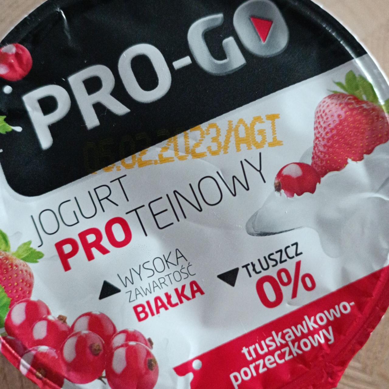 Zdjęcia - Jogurt proteinowy truskawkowo porzeczkowy pro go