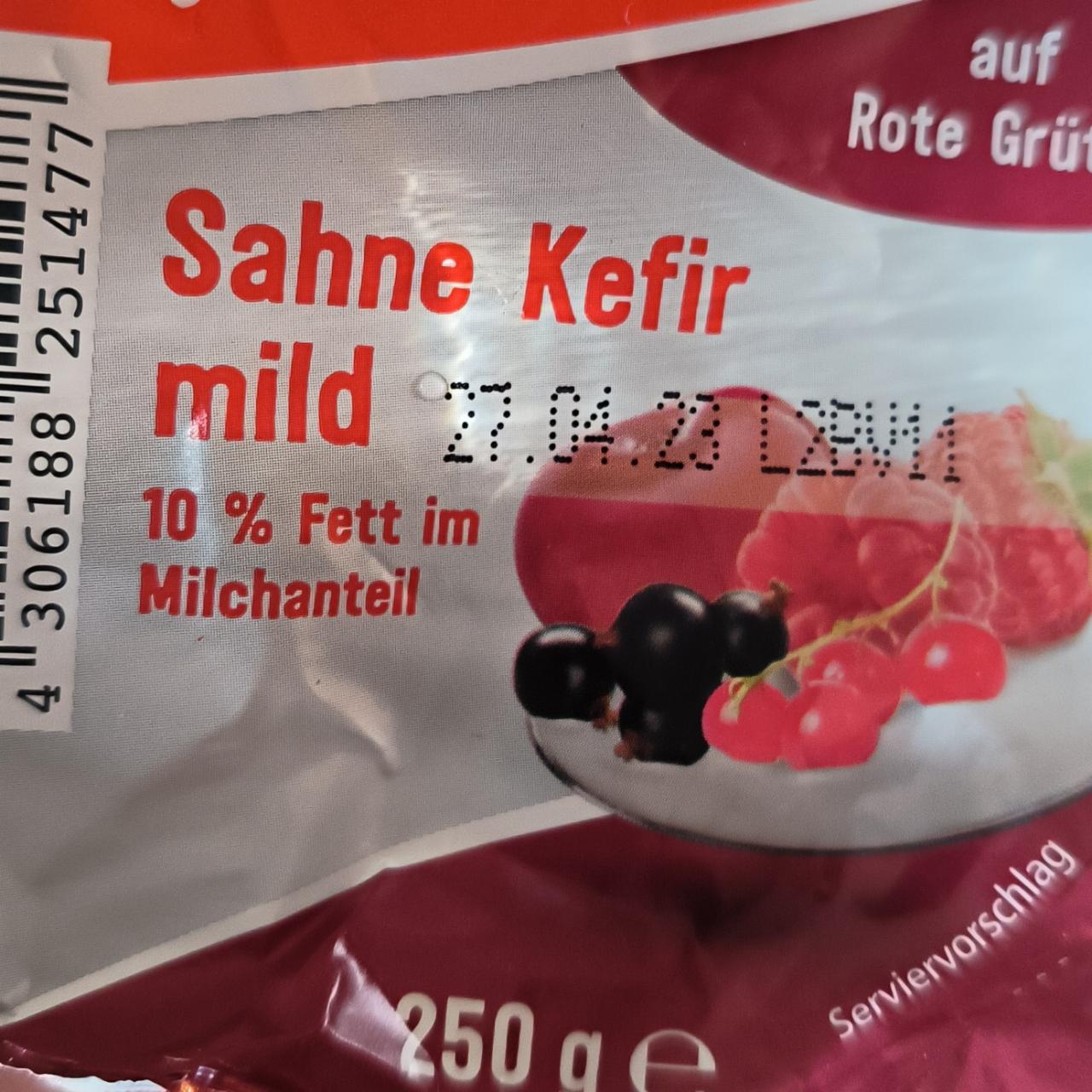 Zdjęcia - Sahne Kefir mild 10% Fett auf Rote Grütze Jeden Tag