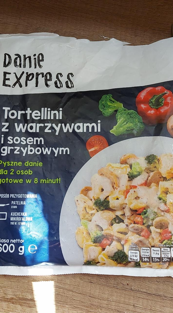 Zdjęcia - Tortellini z warzywami i sosm grzybowym Danie Express