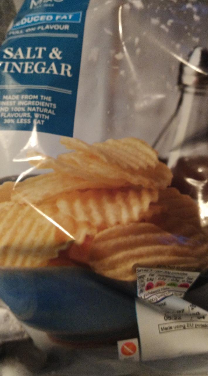 Zdjęcia - Reduced fat salt and vinegar crisps Marks&Spencer