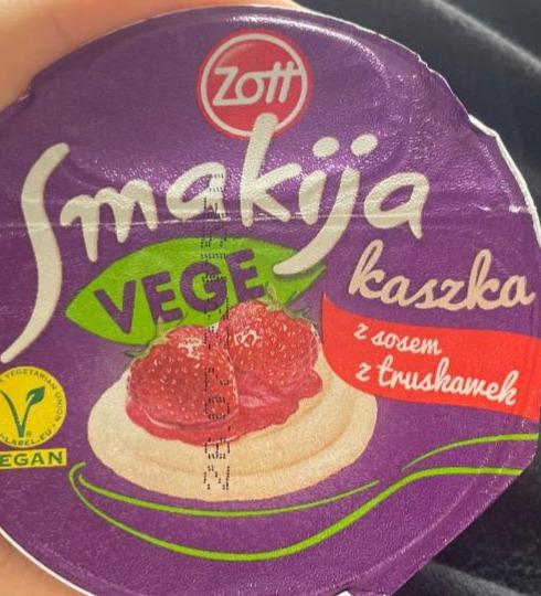 Zdjęcia - Smakija Vege Kaszka z sosem z truskawek Zott