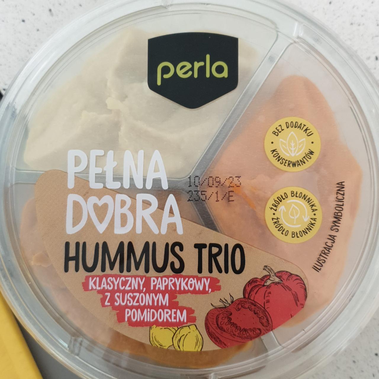 Zdjęcia - Hummus trio pomidor klasyczny paprykowy z suszonym pomidorem Perla