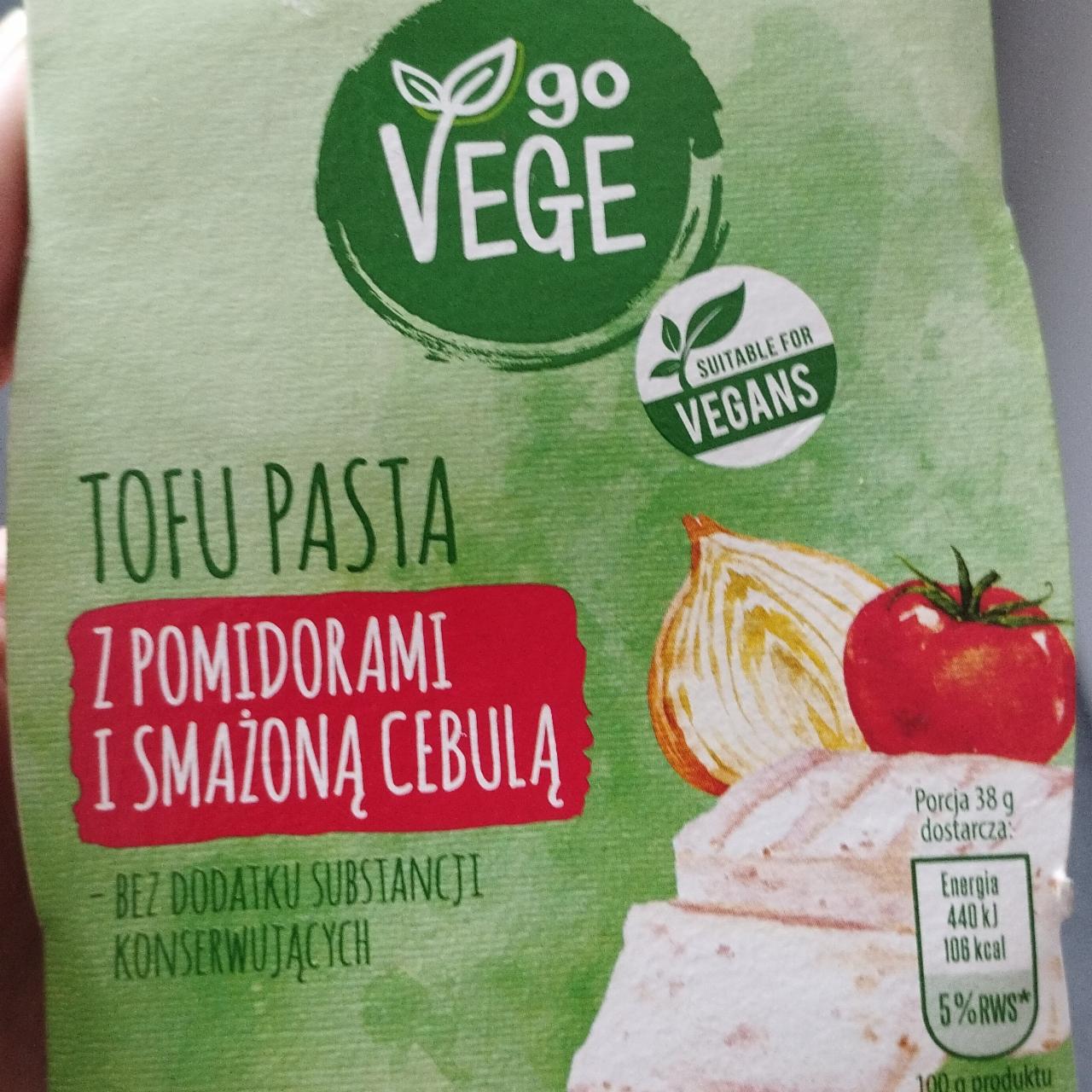 Zdjęcia - Tofu pasta z pomidorami i smażoną cebulą Go Vege