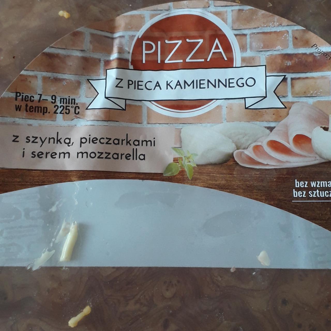 Zdjęcia - Pizza z pieca kamiennego z szynką pieczarkami i serem mozzarella