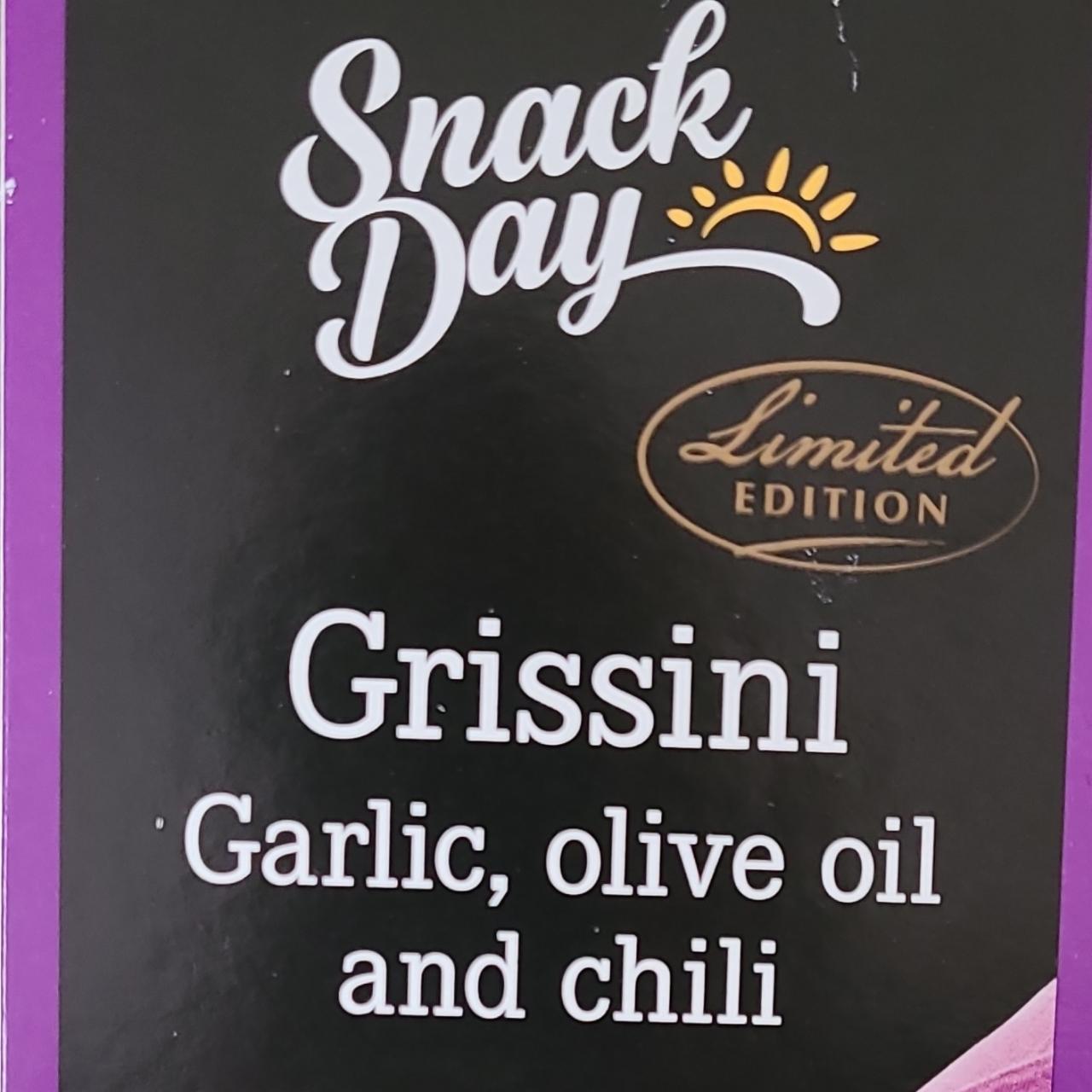 Zdjęcia - Paluszki pszenne z oliwą z oliwek, papryczką chilli i czosnkiem Snack Day