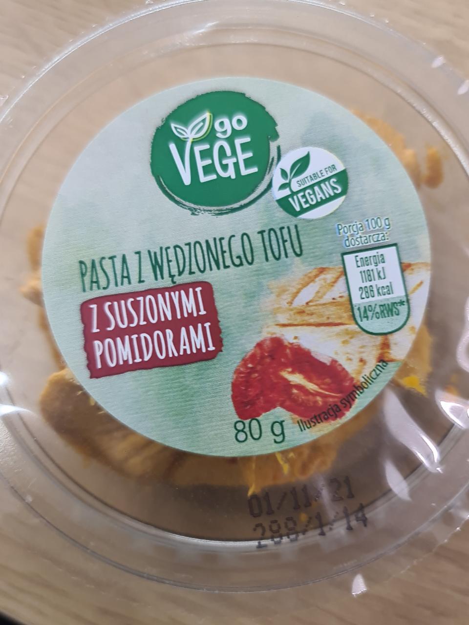 Zdjęcia - Pasta z wędzonego tofu z suszonymi pomidorami GoVege