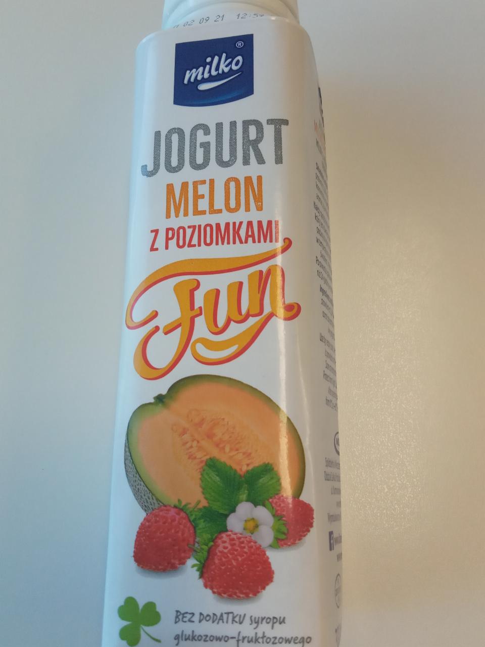 Zdjęcia - Milko Fun Jogurt melon z poziomkami 330 ml