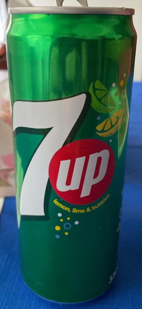 Zdjęcia - 7UP Napój gazowany 1,5 l