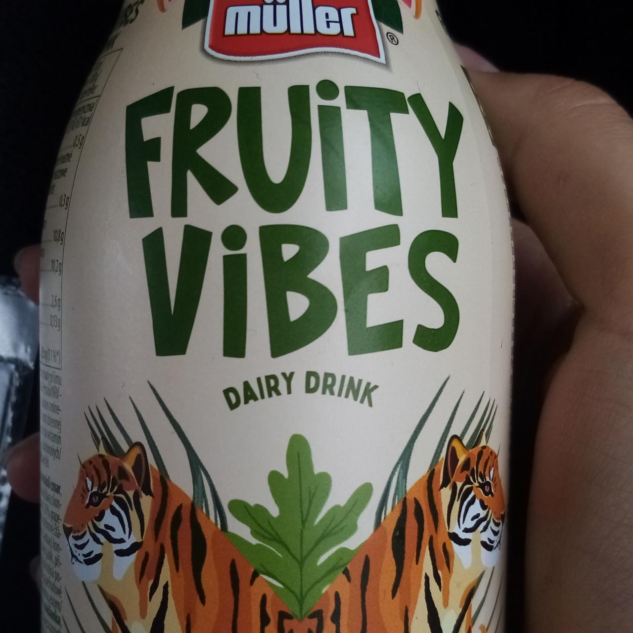 Zdjęcia - Fruity vibes dairy drink Muller